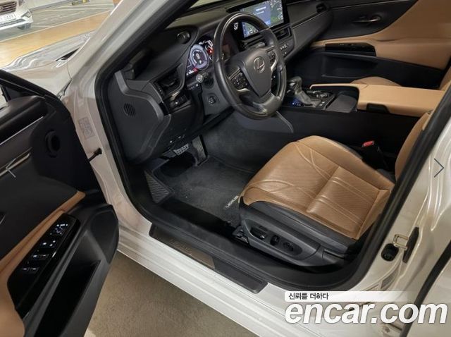 Lexus ES 2023 — photo 10