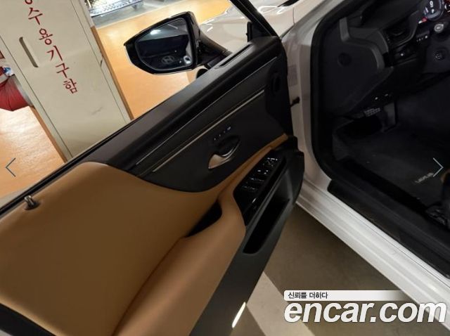 Lexus ES 2023 — photo 11