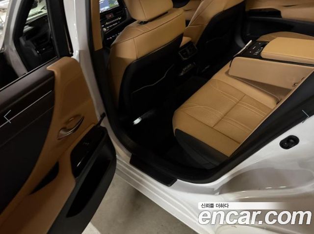 Lexus ES 2023 — photo 12