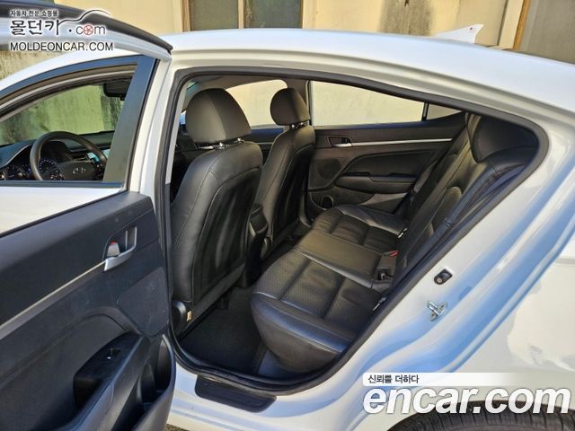 Hyundai AVANTE 2019 — photo 16