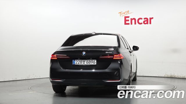 BMW 5-Series 2024 — photo 4