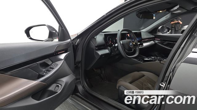 BMW 5-Series 2024 — photo 13