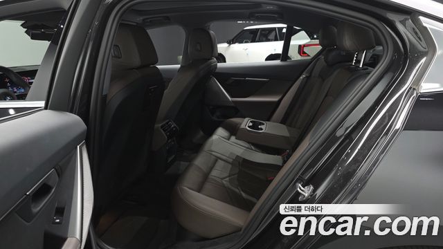 BMW 5-Series 2024 — photo 17