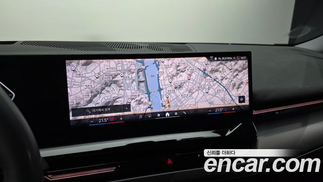 BMW 5-Series 2024 — photo 21