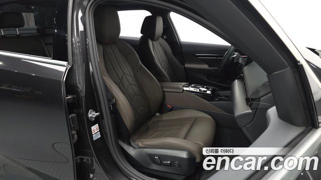 BMW 5-Series 2024 — photo 16