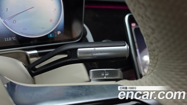 Mercedes-Benz S-Class 2023 — photo 12