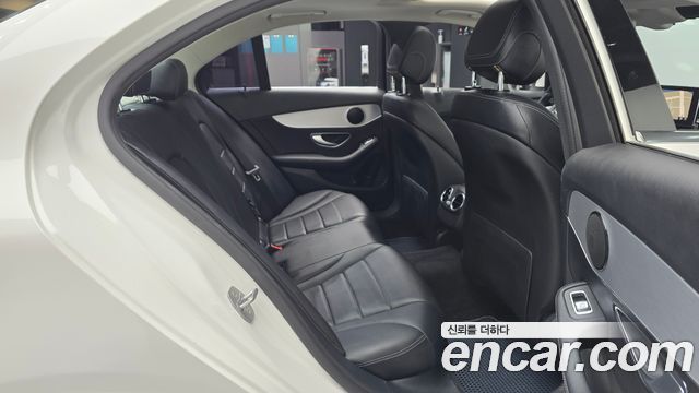 Mercedes-Benz C-Class 2016 — photo 12