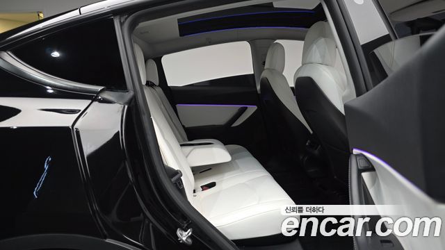 Tesla Model Y 2021 — photo 17