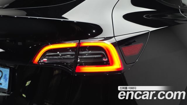 Tesla Model Y 2021 — photo 9