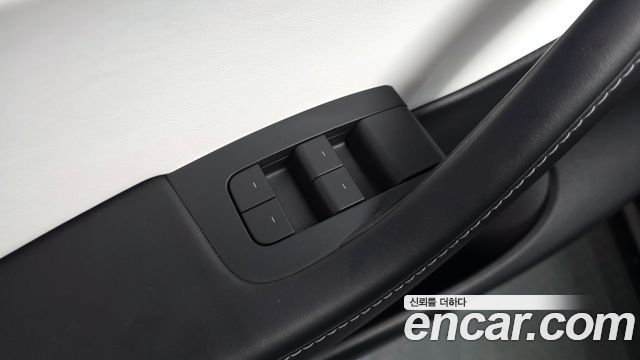 Tesla Model Y 2021 — photo 28