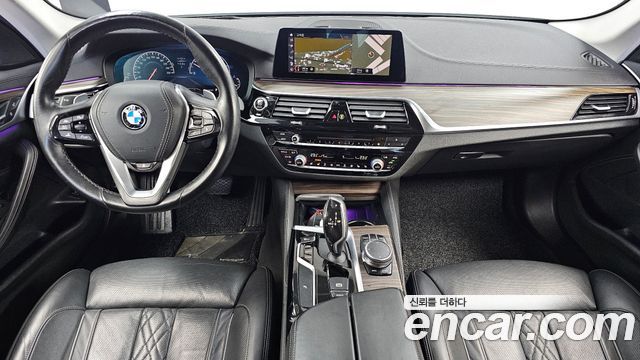 BMW 5-Series 2019 — photo 10
