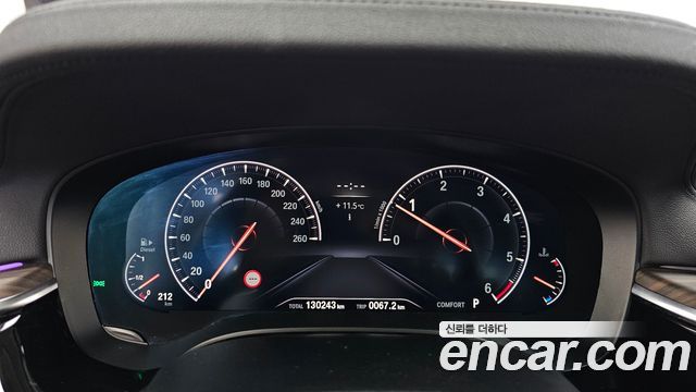 BMW 5-Series 2019 — photo 11