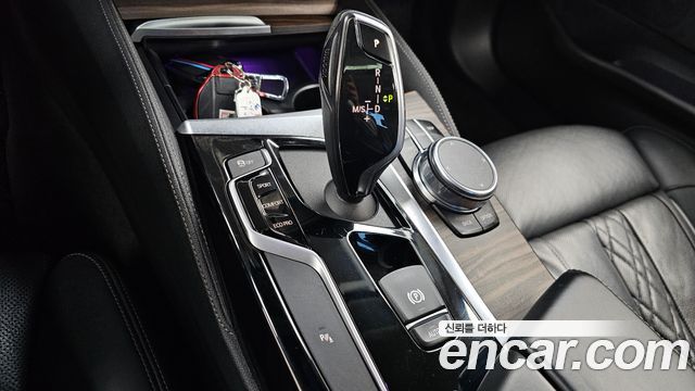 BMW 5-Series 2019 — photo 12