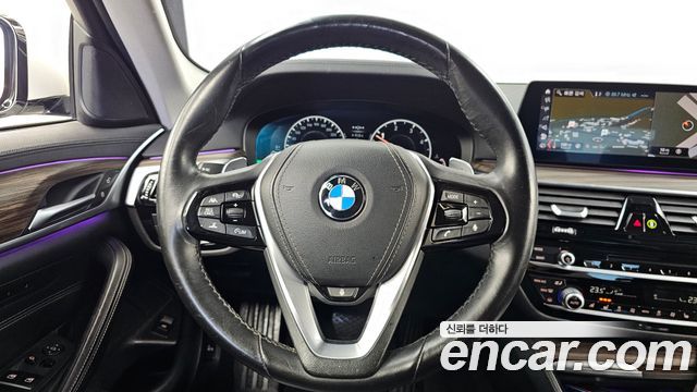 BMW 5-Series 2019 — photo 19