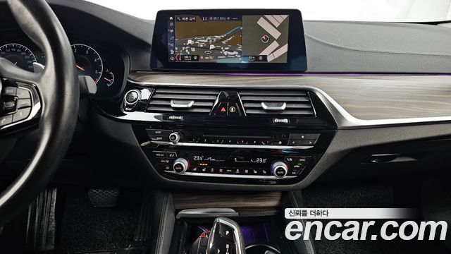 BMW 5-Series 2019 — photo 20