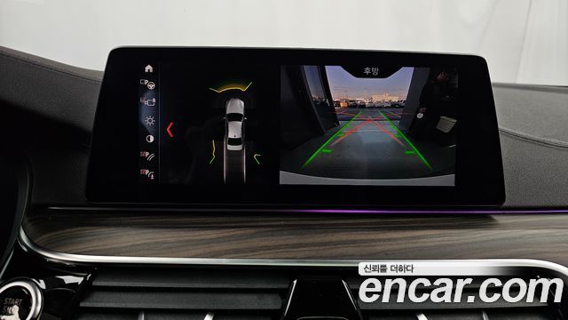 BMW 5-Series 2019 — photo 21