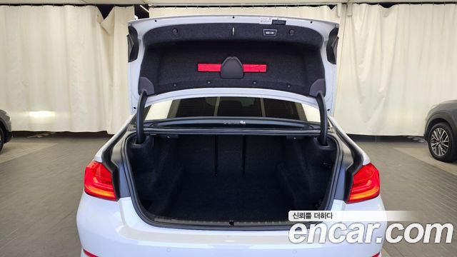 BMW 5-Series 2019 — photo 26