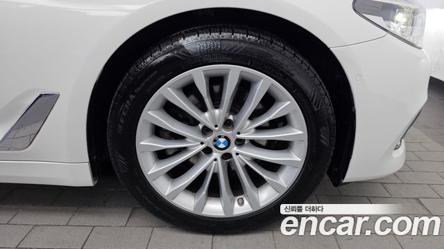 BMW 5-Series 2019 — photo 7