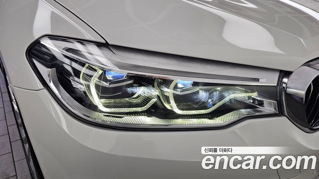 BMW 5-Series 2019 — photo 8