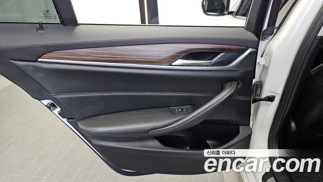 BMW 5-Series 2019 — photo 15
