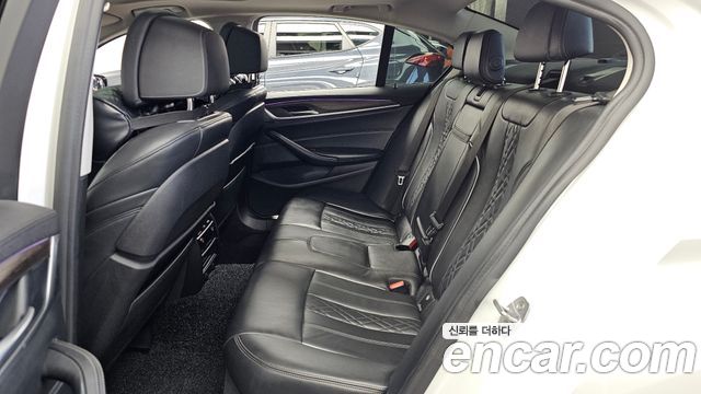 BMW 5-Series 2019 — photo 16