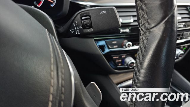 BMW 5-Series 2019 — photo 28