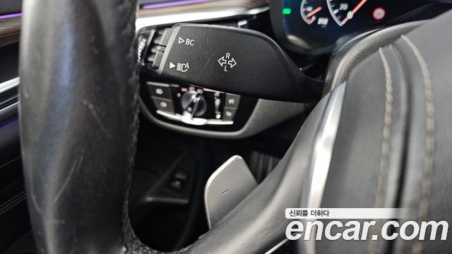 BMW 5-Series 2019 — photo 30