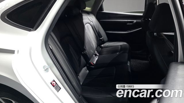 Hyundai Sonata 2022 — photo 17