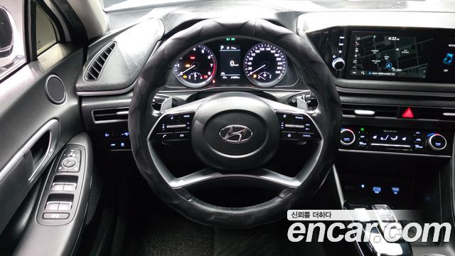 Hyundai Sonata 2022 — photo 19