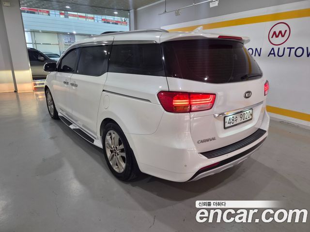 Kia Canival 2015 — photo 4