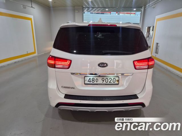 Kia Canival 2015 — photo 5