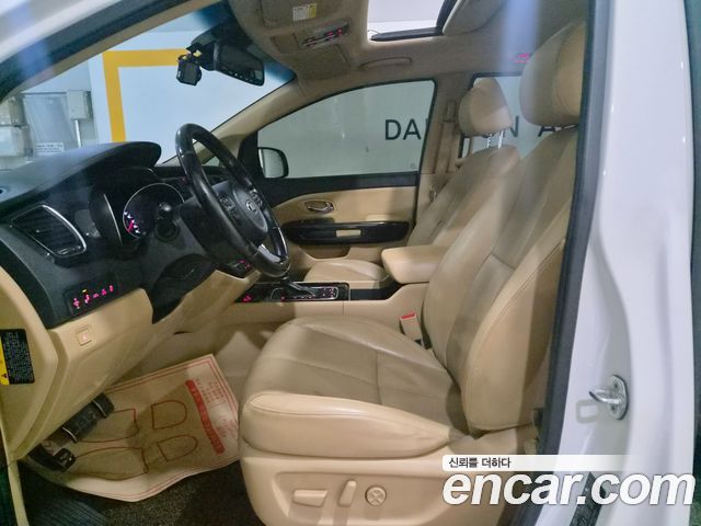 Kia Canival 2015 — photo 9