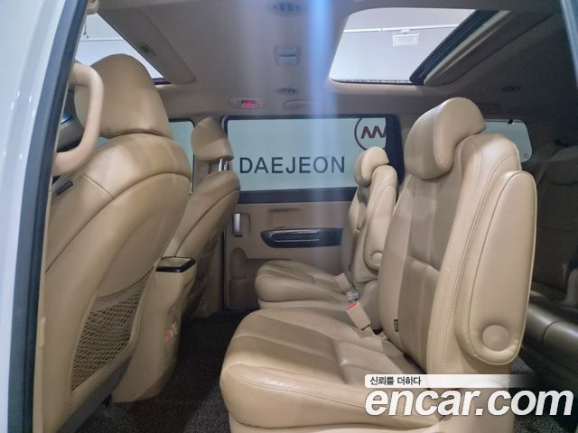 Kia Canival 2015 — photo 10