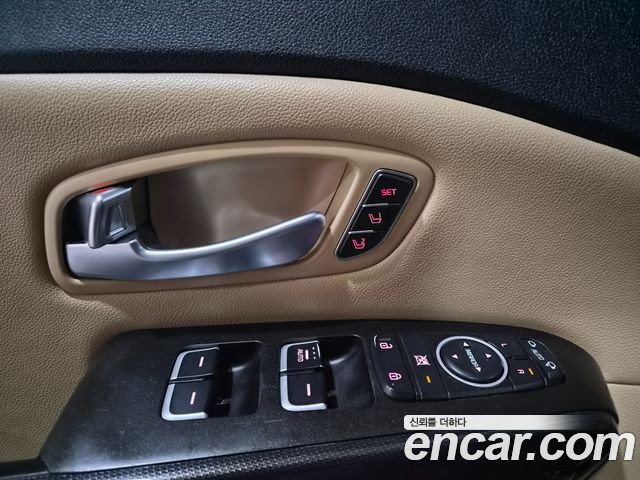 Kia Canival 2015 — photo 16
