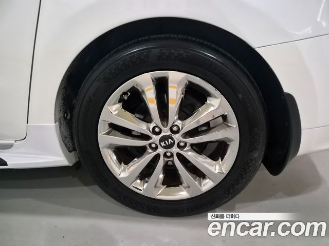 Kia Canival 2015 — photo 17