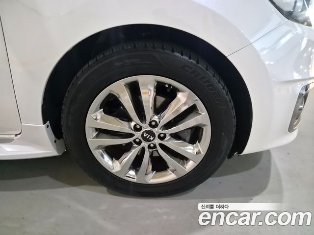 Kia Canival 2015 — photo 19