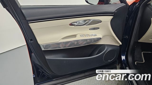 Genesis GV70 2023 — photo 14