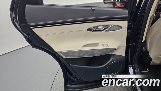 Genesis GV70 2023 — photo 15