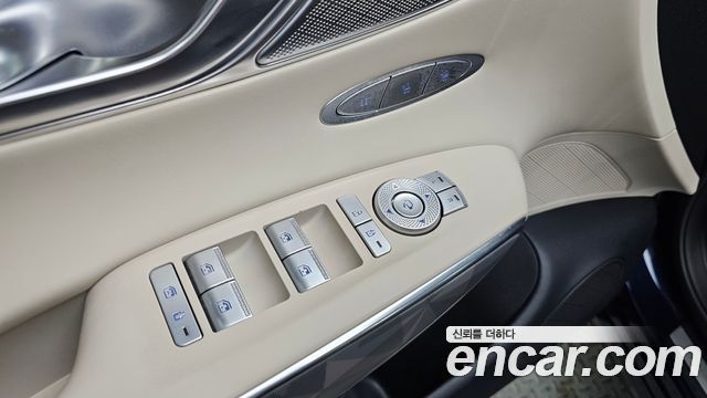 Genesis GV70 2023 — photo 27
