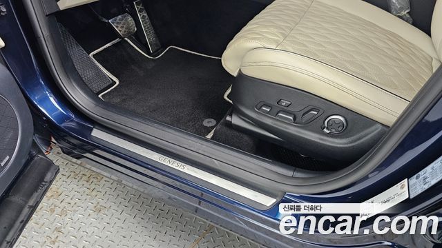 Genesis GV70 2023 — photo 28