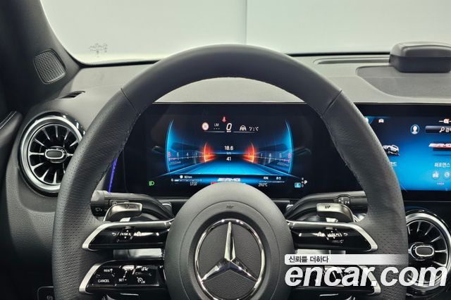 Mercedes-Benz GLB-Class 2026 — photo 8