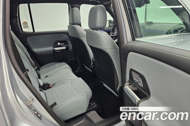 Mercedes-Benz GLB-Class 2026 — photo 10