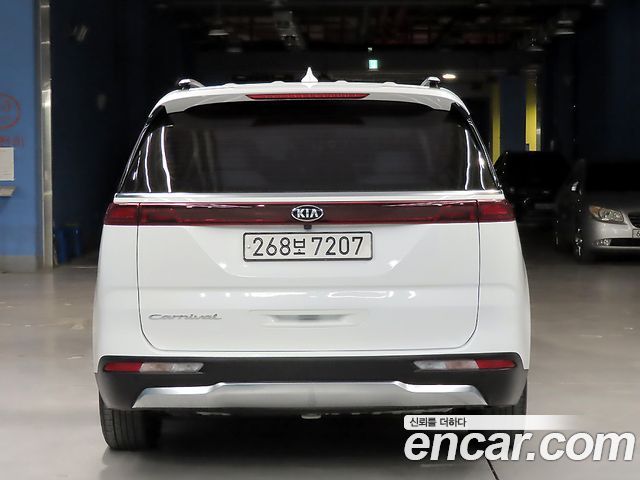 Kia Canival 2021 — photo 3