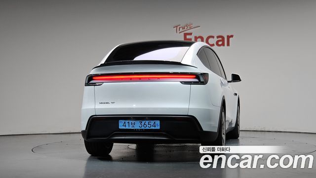 Tesla Model Y 2026 — photo 4