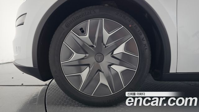 Tesla Model Y 2026 — photo 5