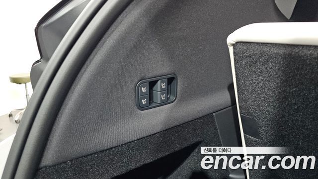Tesla Model Y 2026 — photo 25