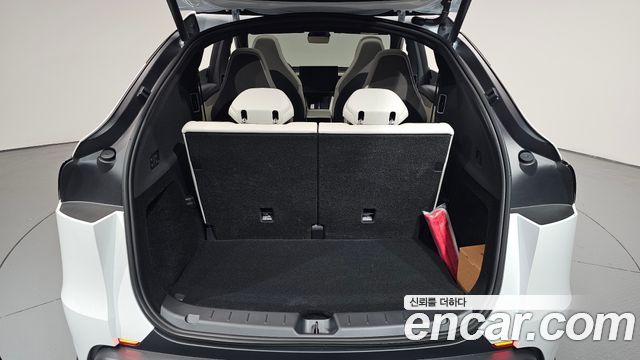 Tesla Model Y 2026 — photo 26