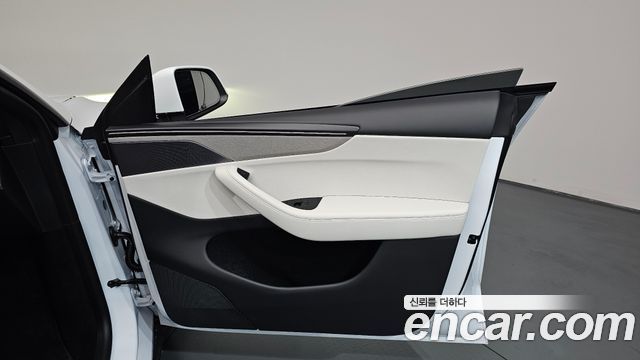 Tesla Model Y 2026 — photo 14