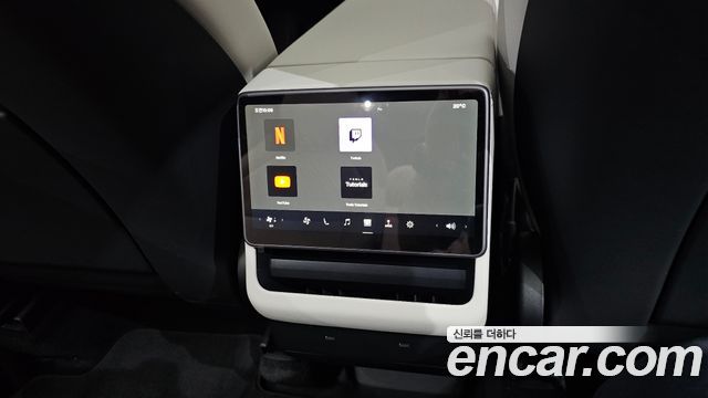 Tesla Model Y 2026 — photo 28