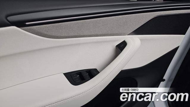 Tesla Model Y 2026 — photo 39